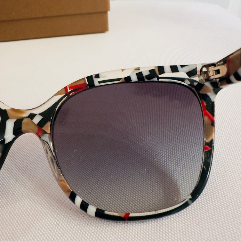 BURBERRY ~ Full Rim Butterfly Sunglasses Acetate Grey Gradient Lenses - Picture 6 of 11